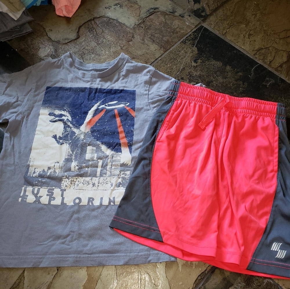Boys size 5/6 Just Exploring outfit